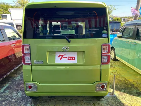 Toyota Pixis Mega