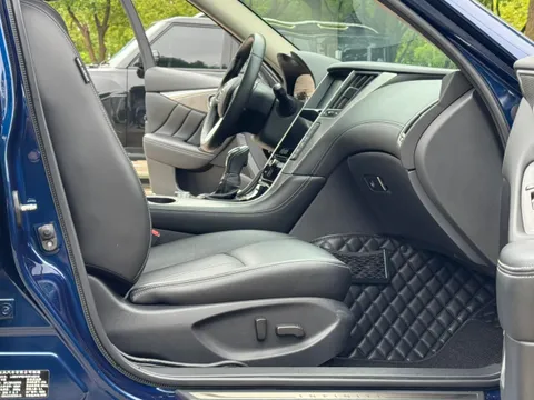 Infiniti Q50L