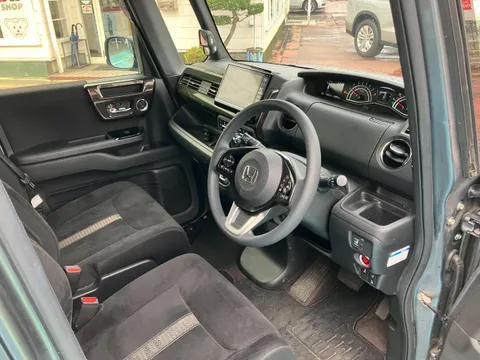 Honda N-BOX Custom