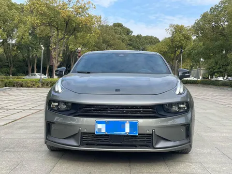 Lynk & Co 03