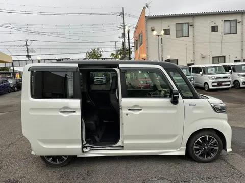 Suzuki Spacia Custom