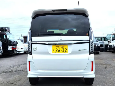 Honda N-BOX Custom