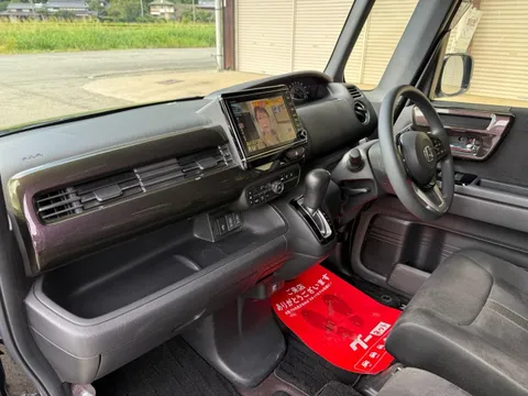 Honda N-BOX Custom