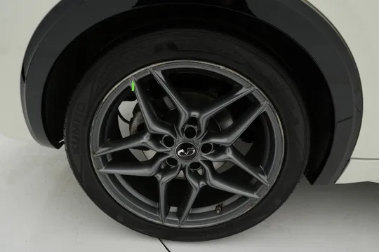 Infiniti Q30