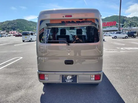 Nissan Clipper Van