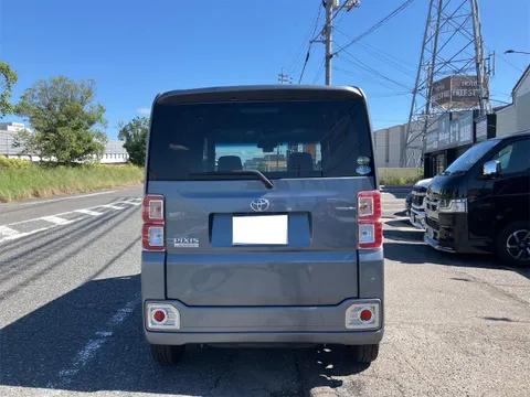Toyota Pixis Mega