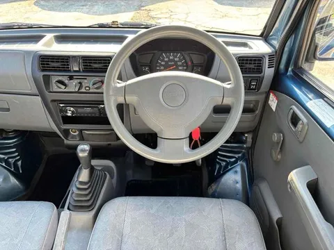 Nissan Clipper Van