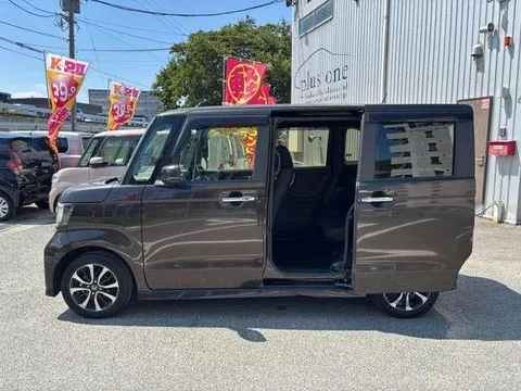 Honda N-BOX Custom