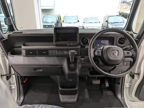 Honda N-BOX Custom