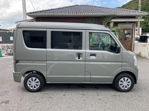 Nissan Clipper Van