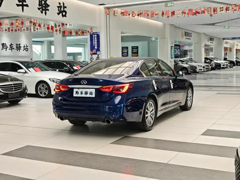 Infiniti Q50L