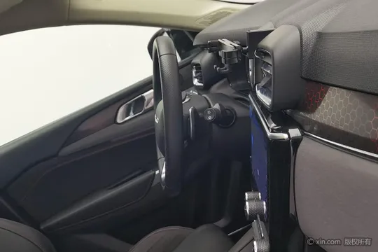 Lynk & Co 02