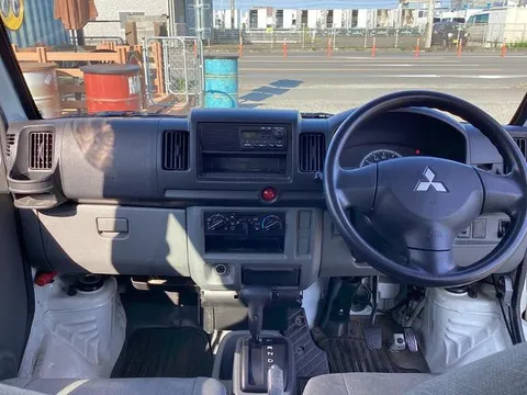 Mitsubishi Minicab Van