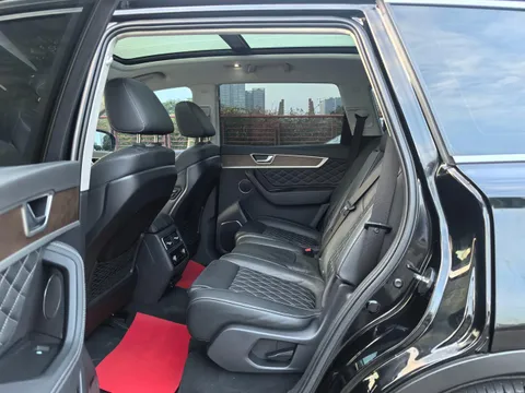 Hongqi HS7