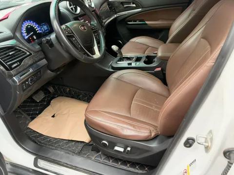 BYD S7