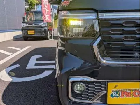 Honda N-BOX Custom