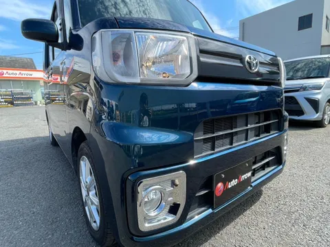 Toyota Pixis Mega