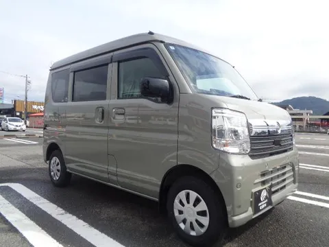 Nissan Clipper Van