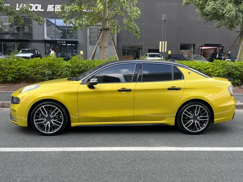 Lynk & Co 03