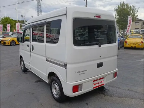 Mitsubishi Minicab Van
