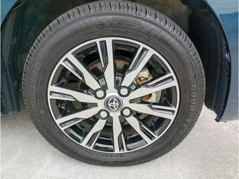 Toyota Pixis Mega