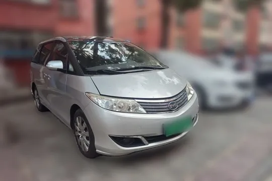 BYD M6