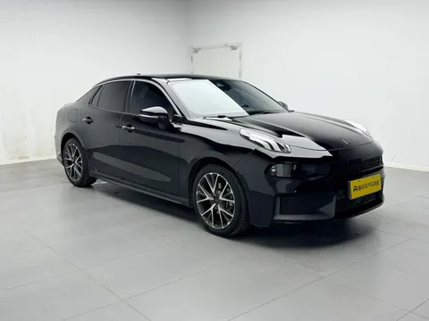 Lynk & Co 03