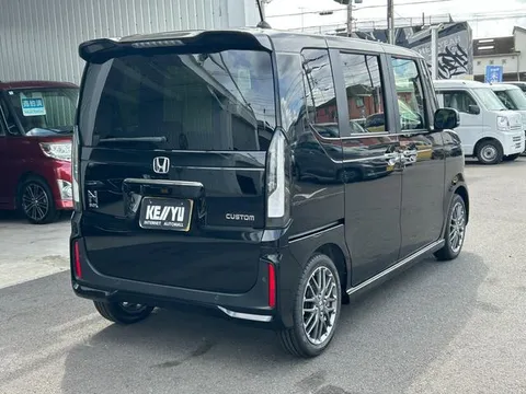 Honda N-BOX Custom