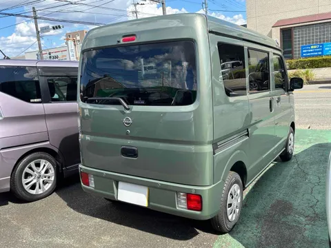 Nissan Clipper Van