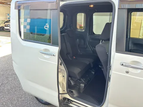 Toyota Pixis Mega
