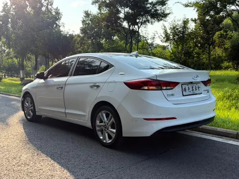 Hyundai Elantra (Avante)
