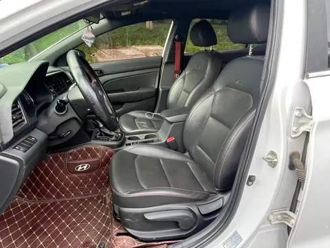 Hyundai Elantra (Avante)
