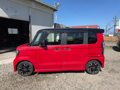 Honda N-BOX Custom