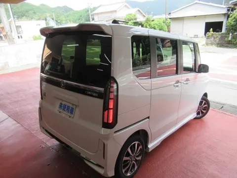 Honda N-BOX Custom
