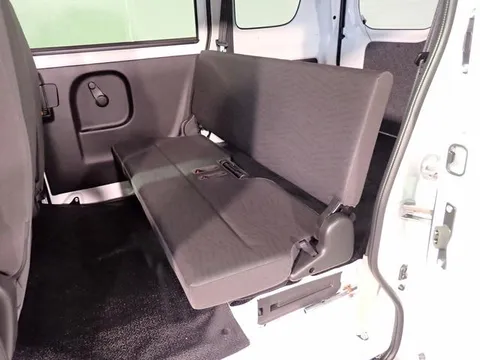 Nissan Clipper Van