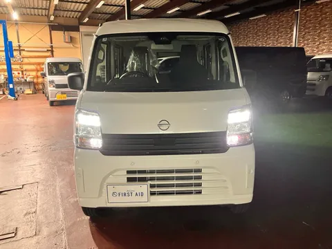 Nissan Clipper Van