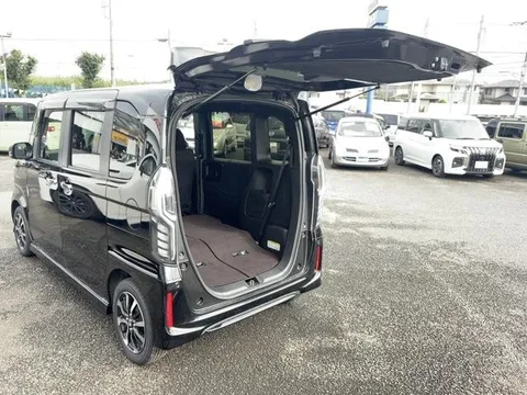 Honda N-BOX Custom