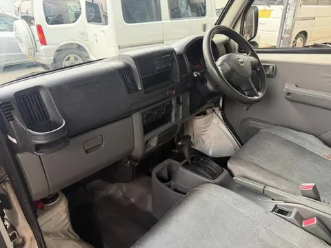 Nissan Clipper Van