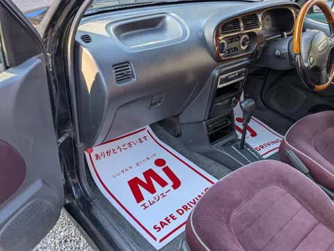 Daihatsu Mira Gino