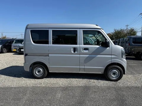 Nissan Clipper Van