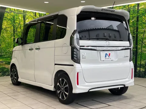Honda N-BOX Custom