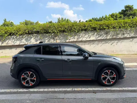 Lynk & Co 02