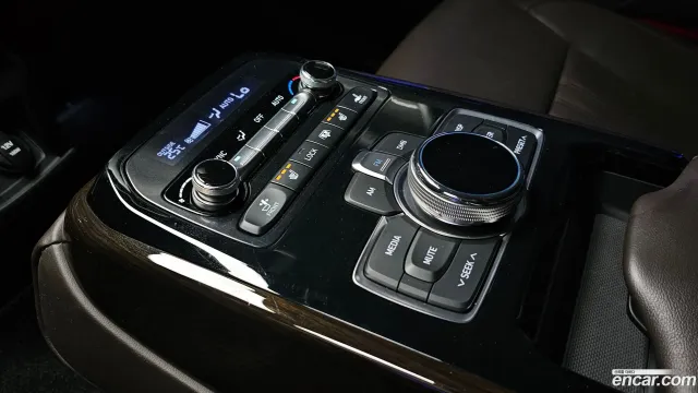 Genesis G90 (EQ900)