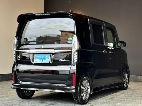 Honda N-BOX Custom