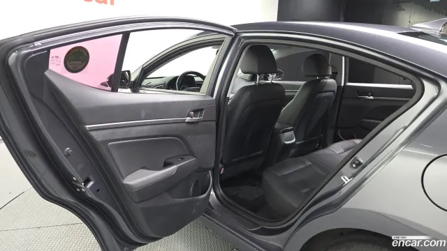 Hyundai Elantra (Avante)