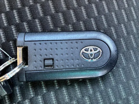 Toyota Pixis Mega