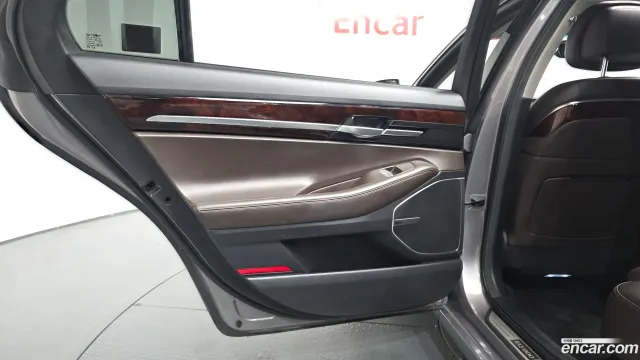 Genesis G90 (EQ900)