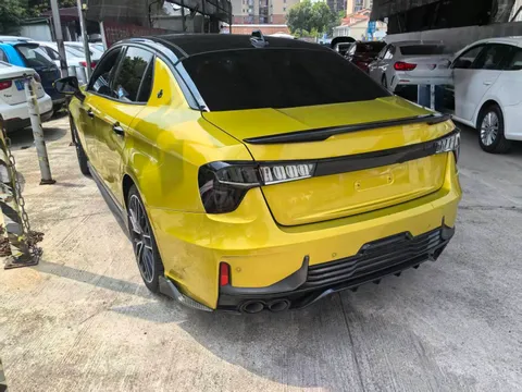 Lynk & Co 03