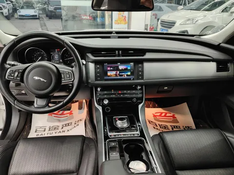 Jaguar XF