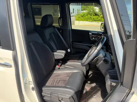 Honda N-BOX Custom